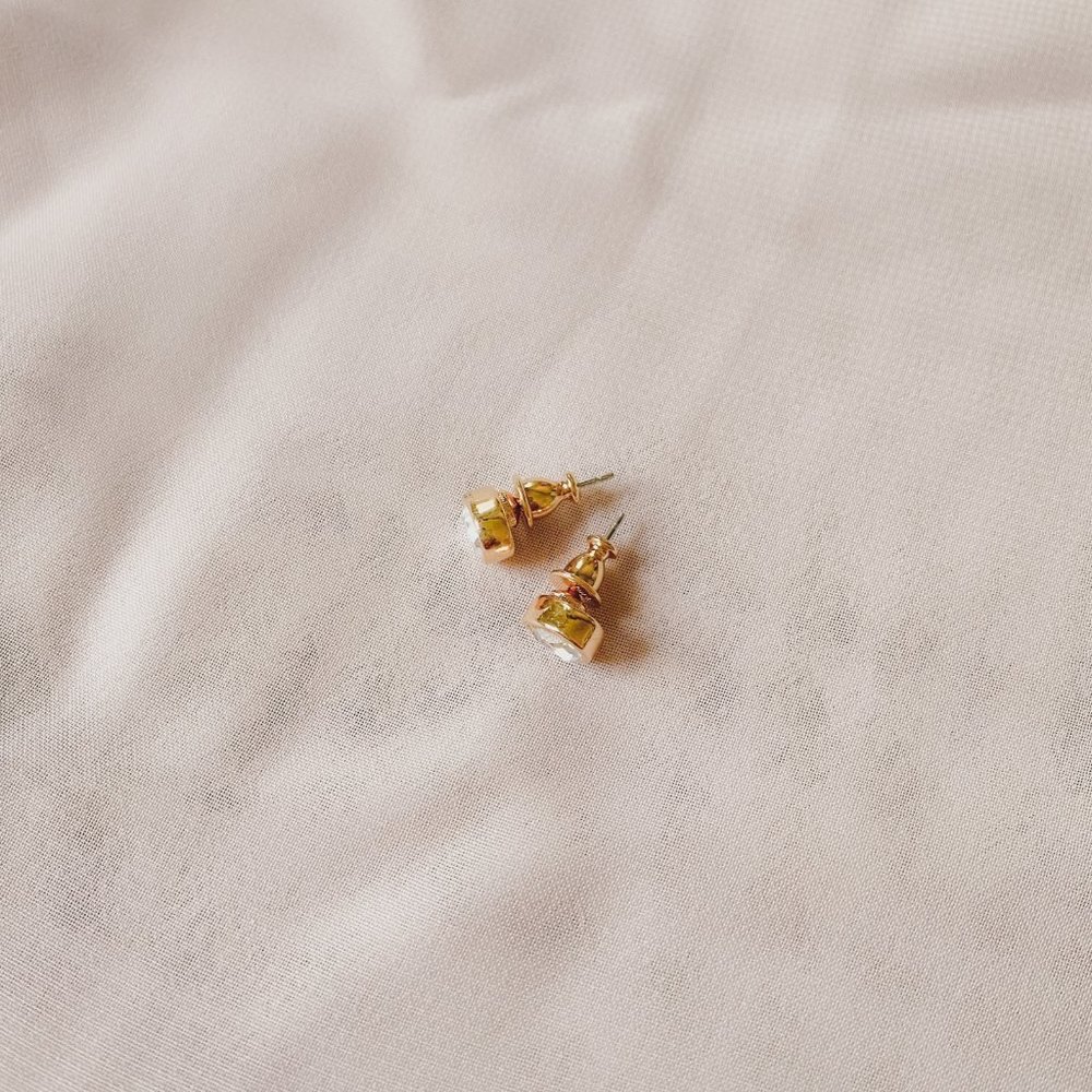 Vintage Monet Teardrop Pear Clear Rhinestone Crystal Minimal Gold Stud Earrings - Picture 4 of 5